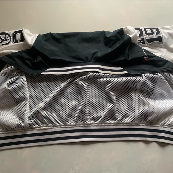 Champion Zip Up Jacket Medium Black&White Good
Condition - Picture 8 of 9